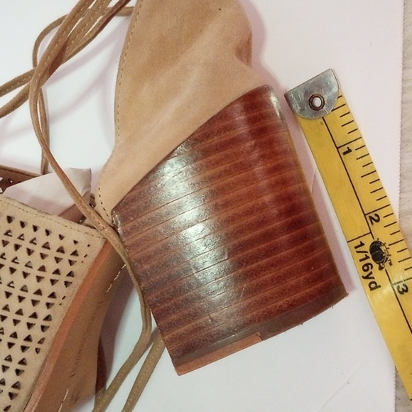 Vince Camuto soft leather Ankle Straps Heels. Tan. Triangle cut out design. Sz 7 - Picture 8 of 11